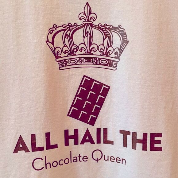 WHITE SHORT SLEEVE CUSTOM INK T-SHIRT “ALL HAIL THE CHOCOLATE QUEEN” in BROWN S - Picture 2 of 4